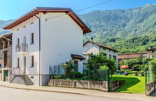 Piantedo House | Beautiful private villa for 5 people with WIFI, TV, patio and pets allowed