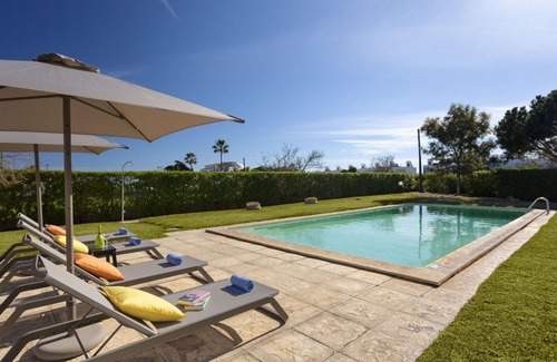 Alporchinhos Villa | Beautiful private villa with A/C, WIFI, private pool, TV, terrace, pets allowed and panoramic view