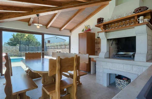 Melnica House | Beautiful private villa for 10 people with WIFI, private pool, A/C, TV and terrace