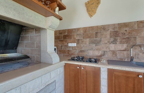 Melnica House | Beautiful private villa for 10 people with WIFI, private pool, A/C, TV and terrace
