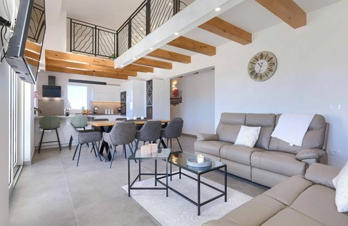Nova Vas House | Beautiful private villa for 8 people with hot tub, private pool, A/C, WIFI, TV and terrace