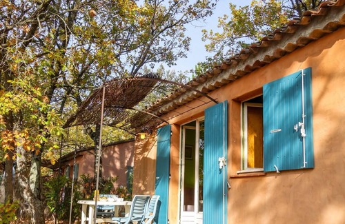 Villars House | Beautiful private villa for 4 guests with WIFI, pool, terrace, pets allowed and parking