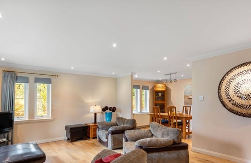 Bearnock House | Beautiful private villa for 4 guests with TV, patio, pets allowed, panoramic view and parking