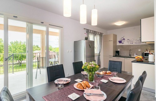 Vinez House | Beautiful private villa for 6 people with A/C, private pool, WIFI, TV and terrace