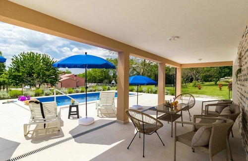 Vinez House | Beautiful private villa for 6 people with A/C, private pool, WIFI, TV and terrace