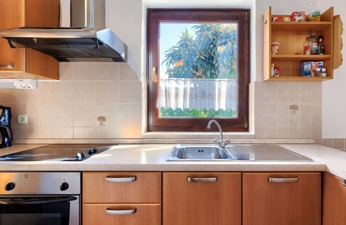 Nova Vas House | Beautiful private villa for 5 people with WIFI, A/C, private pool, TV and terrace
