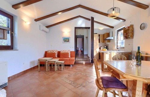 Nova Vas House | Beautiful private villa for 5 people with WIFI, A/C, private pool, TV and terrace