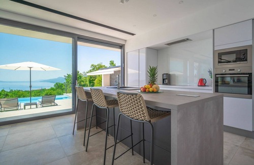 Kastav Villa | Beautiful private villa for 8 guests with WIFI, A/C, hot tub, private pool, TV and terrace