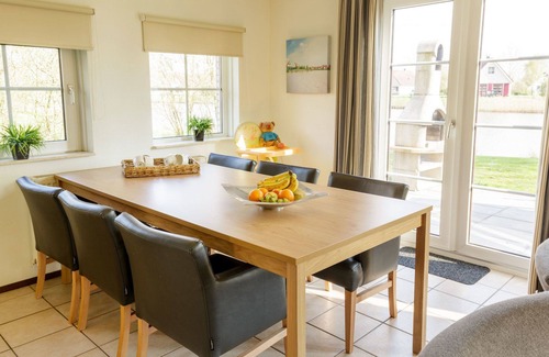 Municipality of Emmen House | Beautiful private villa for 6 people with pool, WIFI, hot tub, TV, terrace and parking