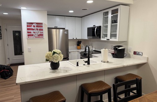 Salem Condo | Beautiful, quaint newly-renovated Keowee Key condo with golf course view!