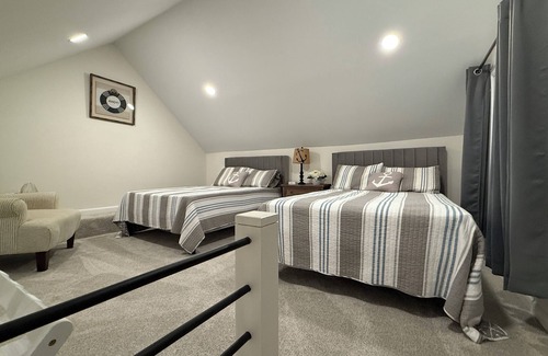 Salem Condo | Beautiful, quaint newly-renovated Keowee Key condo with golf course view!