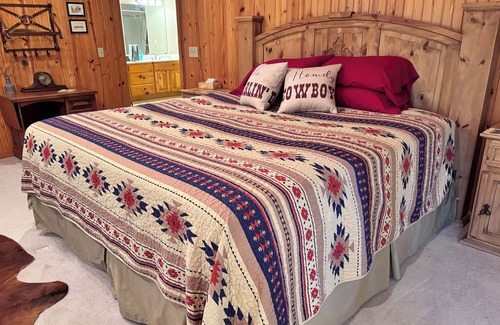 Moodys Other | Beautiful Ranch House within 15 minutes of the Illinois river, and much more!
