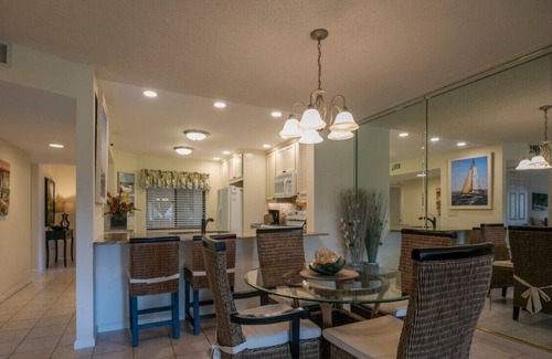 Naples Condo | BEAUTIFUL REMODELED/GOLF COURSE VIEWS/DEAUVILLE LAKE CLUB/3 BEDS/2 BATH
