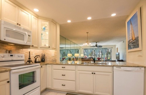 Naples Condo | BEAUTIFUL REMODELED/GOLF COURSE VIEWS/DEAUVILLE LAKE CLUB/3 BEDS/2 BATH