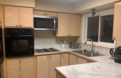 Huffman - O' Malley House | Beautiful remodeled home in quiet South Anchorage neighborhood