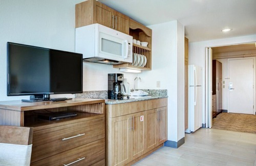 Yachting Village Condo | Beautiful Resort in Inn on the Harbor 1BD near The Cliff Walk