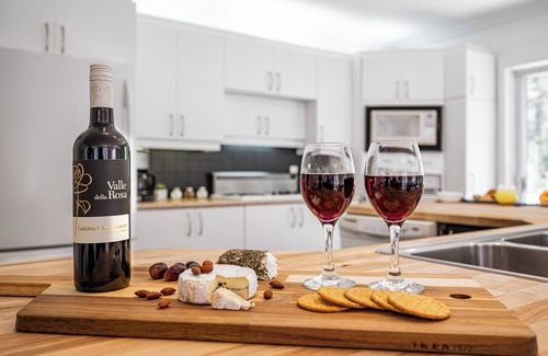 Saint Come Ski Chalet | Beautiful riverside cottage and spa!