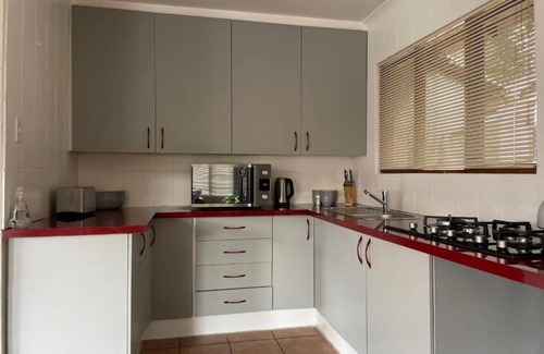 Greater Johannesburg Metropolitan Area Cottage | Beautiful rose garden cottage with pool n braai. Pet Friendly!