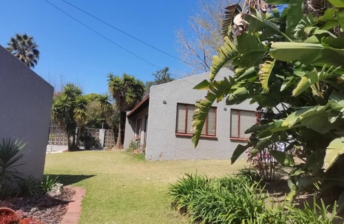 Greater Johannesburg Metropolitan Area Cottage | Beautiful rose garden cottage with pool n braai. Pet Friendly!