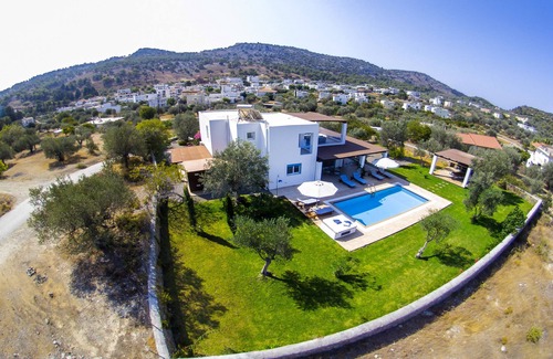 Lindos Villa | Beautiful secluded 3 bedroom luxury villa , Lindos