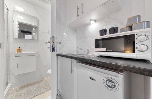 Penge Apartment | Beautiful Serviced Room Crystal Palace London Se20