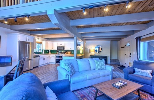 Pioneer Trail Ski Chalet | Beautiful South Lake Tahoe Meadow View Chalet. Dog Friendly. ACnn