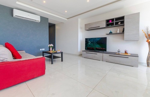 Bugibba Apartment | Beautiful Spacious and Bright 3 Bedroom 2 Bathroom Apartment 12