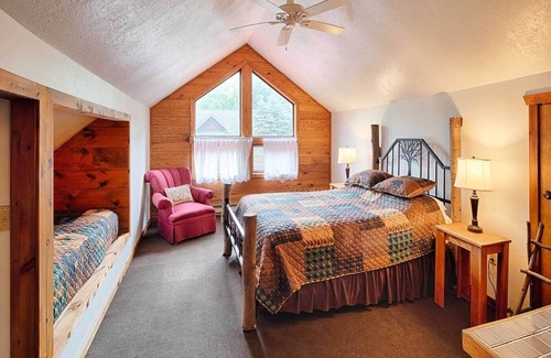 Champion Cabin | Beautiful spacious country home set on 22 acres that sleeps 27 people.