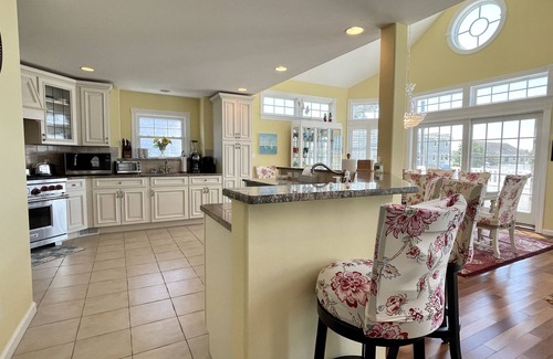 Avalon House | Beautiful spacious Southend home is only 1 1/2 blocks to the beach.