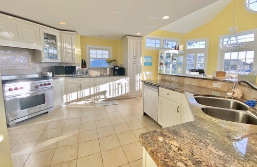 Avalon House | Beautiful spacious Southend home is only 1 1/2 blocks to the beach.
