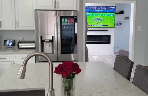 Los Angeles House | Beautiful Spanish Style 3bed 2bath home Resort Style Patio Superbowl Ready!