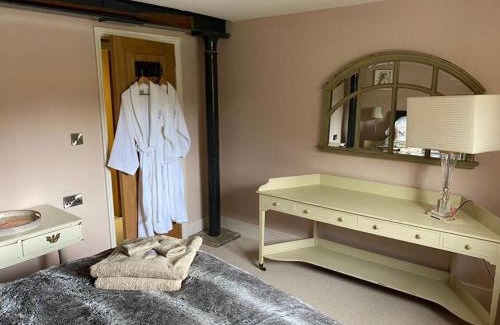 Stamford House | Beautiful Stamford Townhouse with River Views