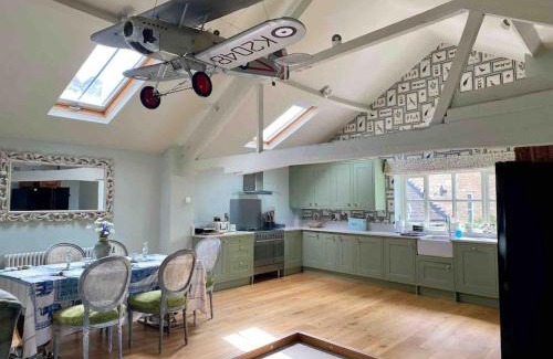 Stamford House | Beautiful Stamford Townhouse with River Views