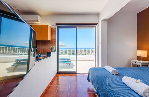 Patio Apartment | Beautiful studio apartment in residence, sea view, swimming pool and terrace.
