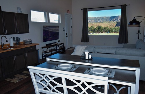 Virgin Apartment | Beautiful studio casita with amazing views only 8 miles from Zion National park!