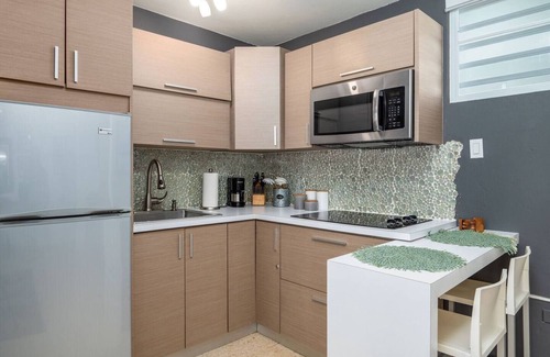 San Juan Apartment | Beautiful Studio in The Heart of Isla Verde