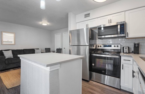 Coronado Hills Apartment | Beautiful Studio in University Hills 4257