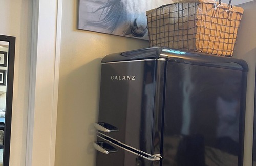 Dallas Apartment | Beautiful suite with private entrance in charming safe area