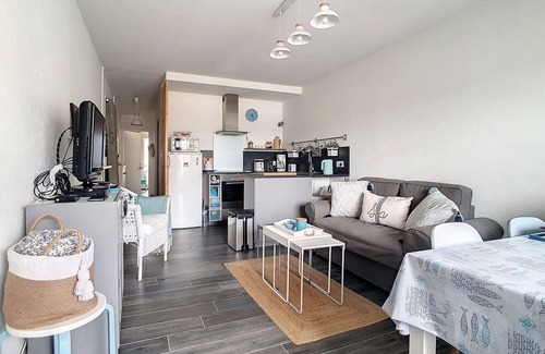 Courseulles-sur-Mer Apartment | Beautiful T3 near beaches, marina, parking, WiFi