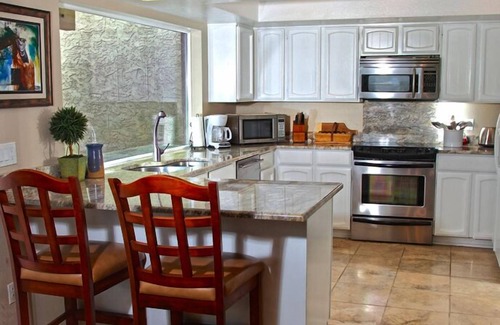 The Lakes Villa | Beautiful Tempe Waterfront Villa With Many Extras
