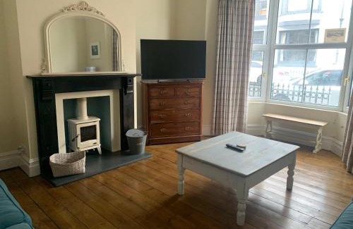 Tenby House | Beautiful Tenby House, pets allowed