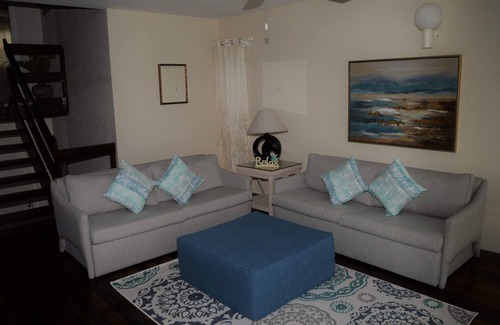 Worthing House | Beautiful Three Bedroom Beachfront Villa