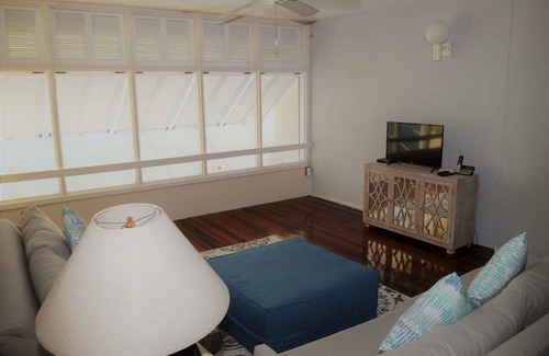 Worthing House | Beautiful Three Bedroom Beachfront Villa