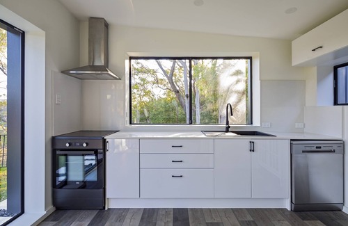 Engadine Apartment | Beautiful tiny home nestled on the edge of the tranquil Aussie bush