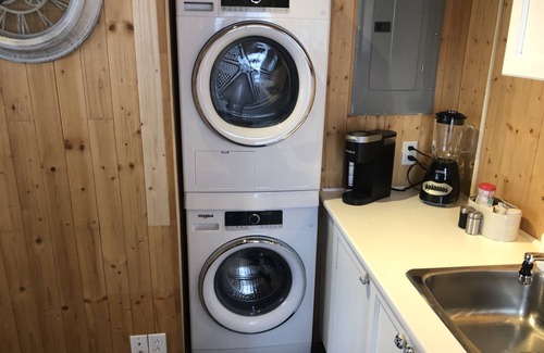 Mansfield-et-Pontefract Ski Chalet | Beautiful Tiny House with all amenities