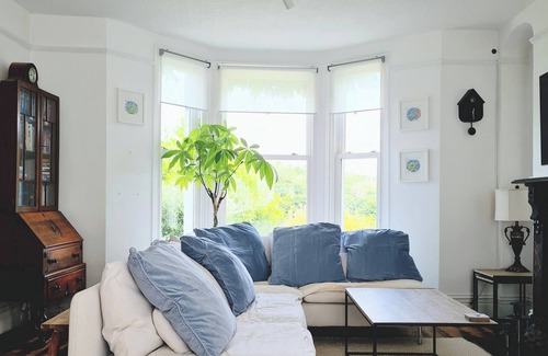 West Looe House | Beautiful town house with Nordic flair and views over the estuary