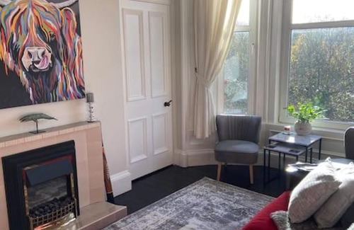 Largs Apartment | Beautiful traditional top floor flat in the center of Largs