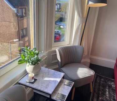 Largs Apartment | Beautiful traditional top floor flat in the center of Largs