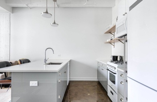 Uptown Apartment | Beautiful Uptown 1BR w/Gym, Rooftop Pool, 2 blocks to L, by Blueground