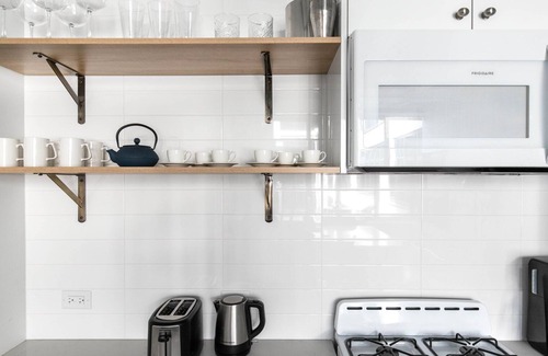 Uptown Apartment | Beautiful Uptown 1BR w/Gym, Rooftop Pool, 2 blocks to L, by Blueground